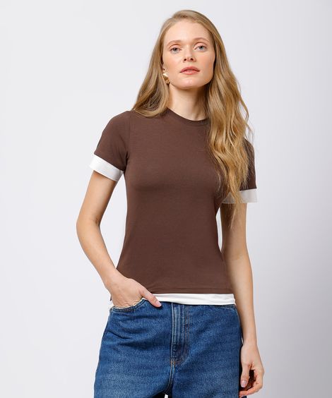 camiseta baby tee feminina de algodão com sobreposição mindset marrom