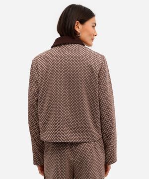 jaqueta feminina gola cotelê estampada marrom