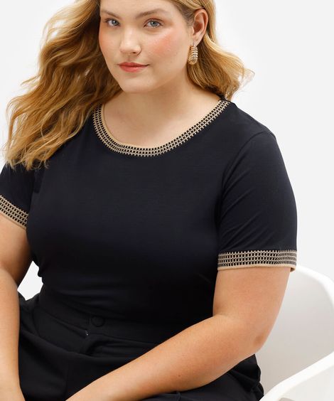 blusa de viscose manga curta quadriculada plus size preta