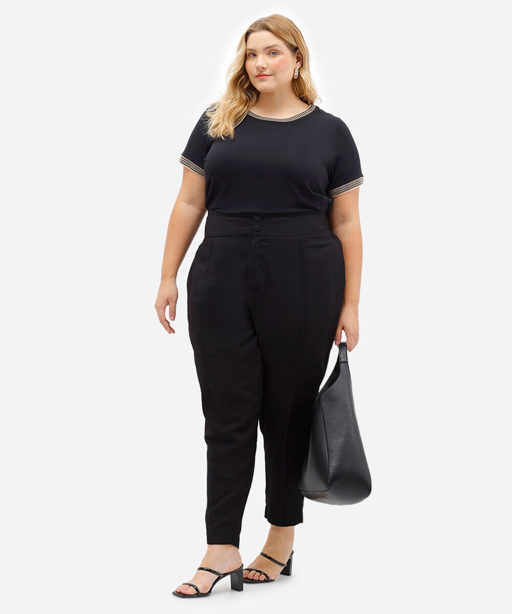 blusa de viscose manga curta quadriculada plus size preta