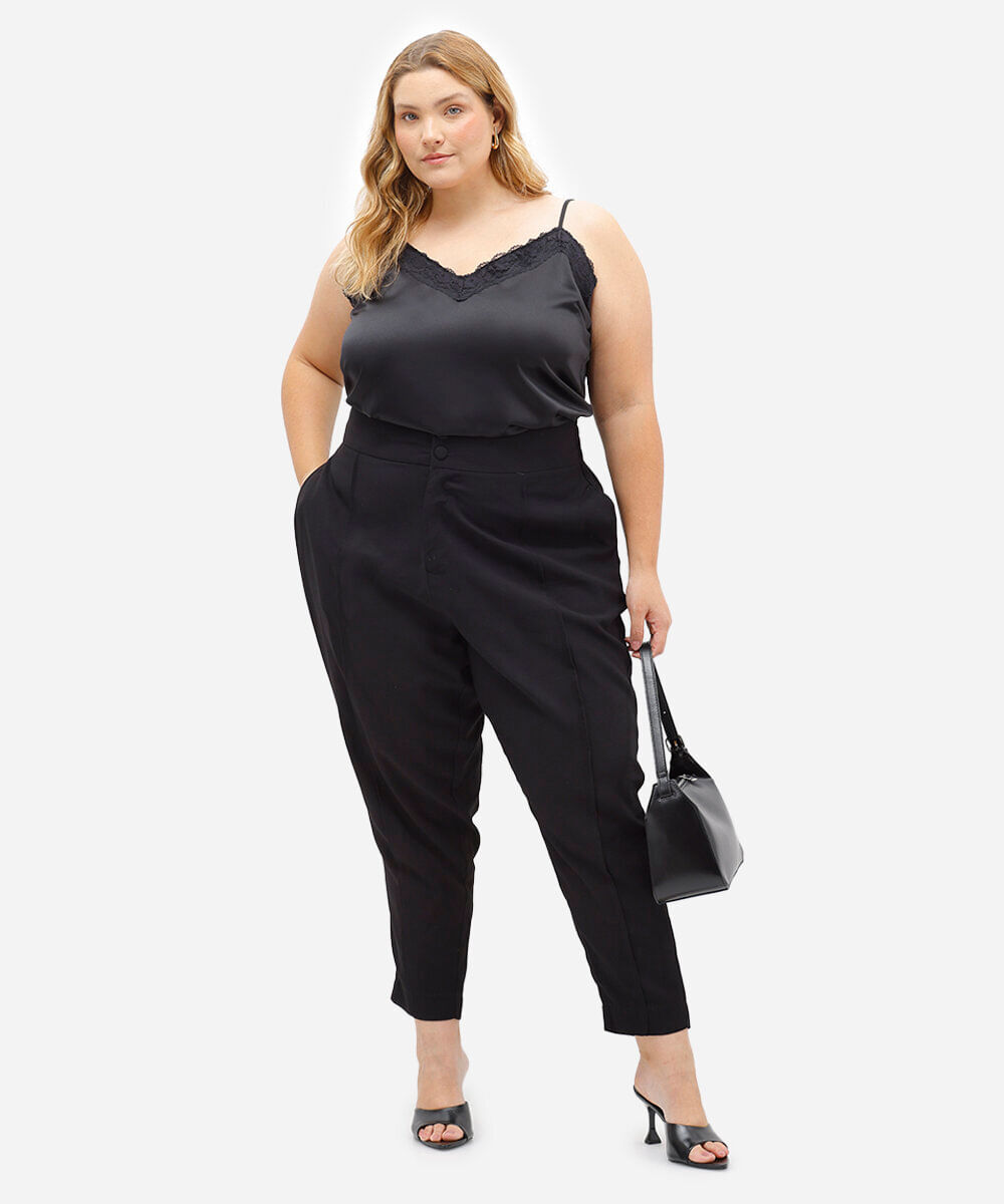 regata feminina acetinada com renda plus size preta