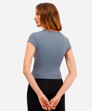 camiseta baby look feminina básica de poliamida cinza