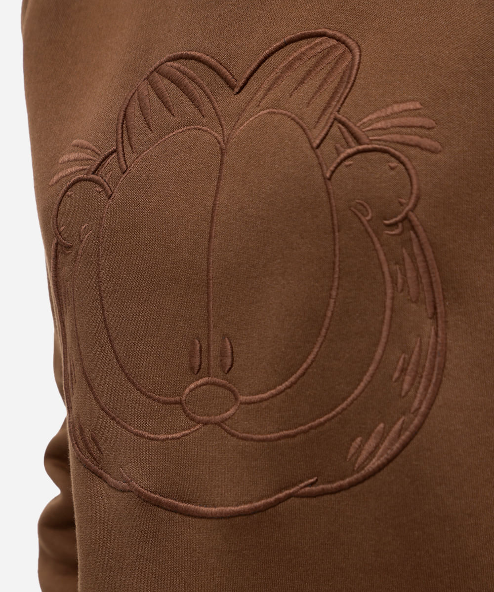 blusão feminino de moletom felpado com bordado garfield marrom