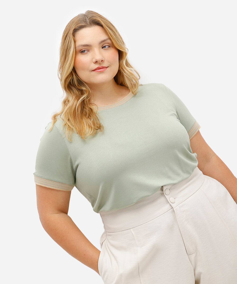 blusa de viscose manga curta quadriculada plus size verde