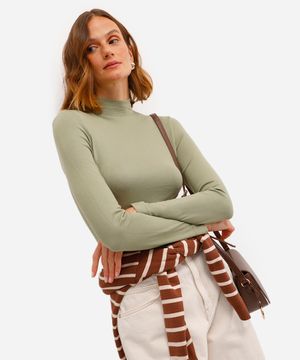 blusa básica alongada gola alta preto - verde mate