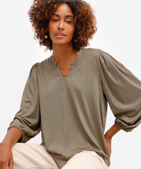 blusa feminina de suede decote v bordado floral verde