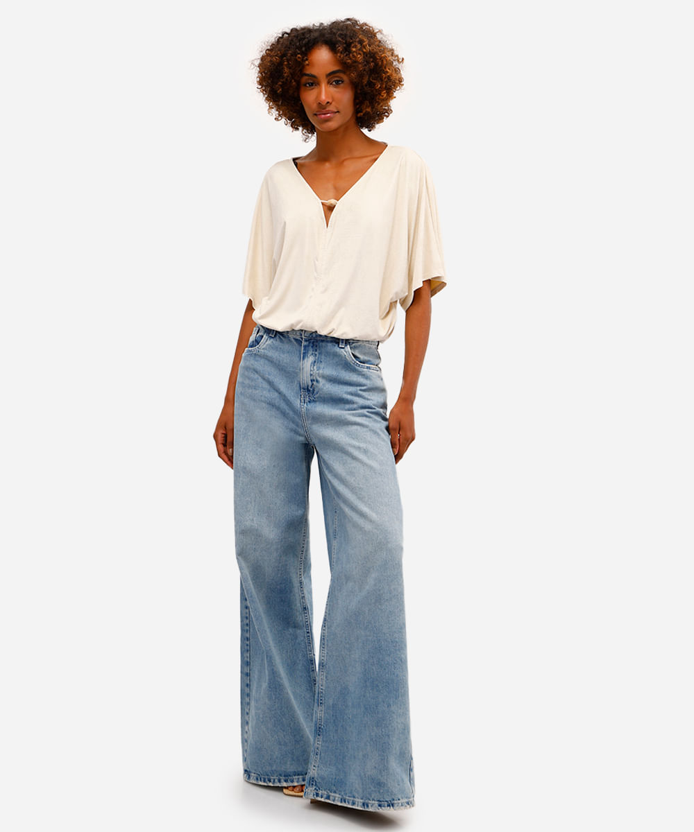 blusa feminina de suede decote v com aviamento bege