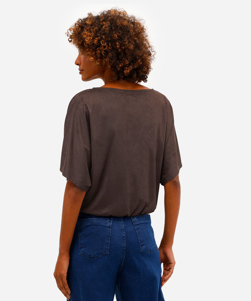 blusa feminina de suede decote v com aviamento marrom