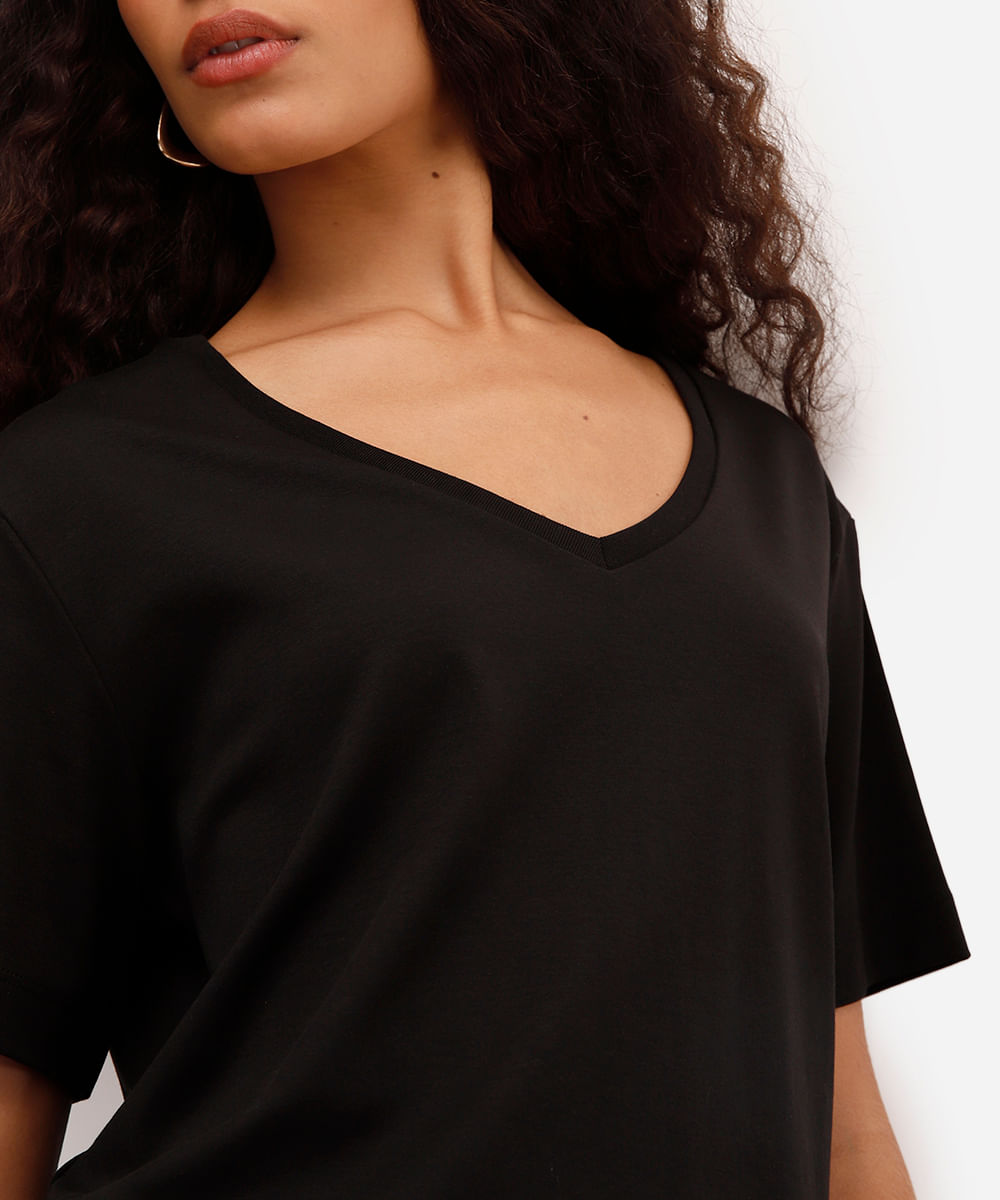 camiseta feminina de algodão peruano básica decote v preta