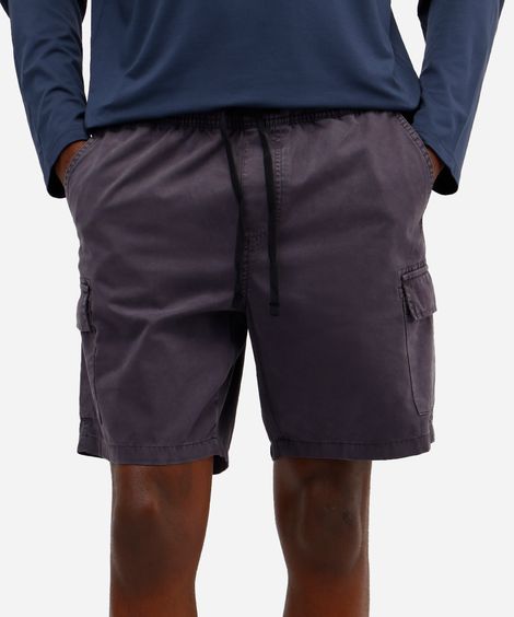 bermuda jogger masculina de sarja com bolsos cargo cinza