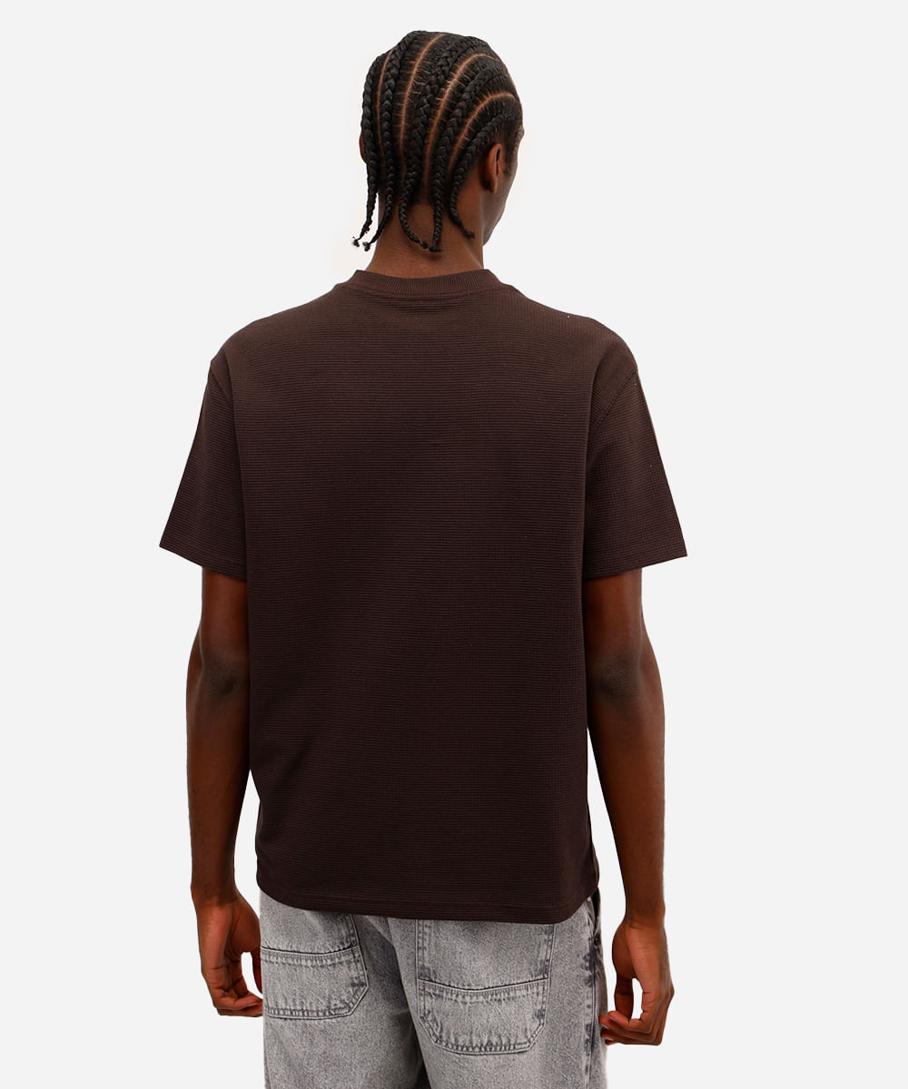 camiseta masculina bordada texturizada marrom