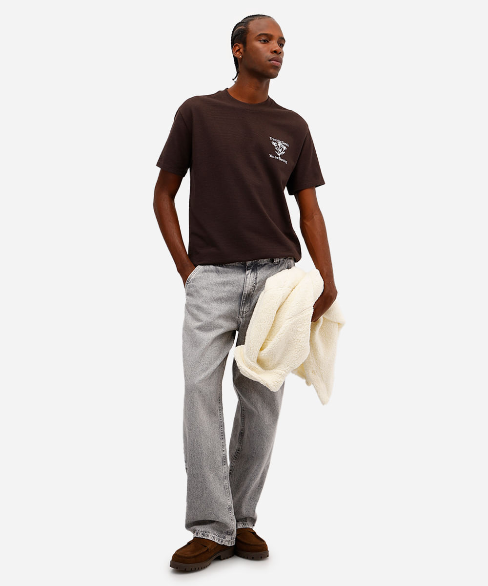 camiseta masculina bordada texturizada marrom