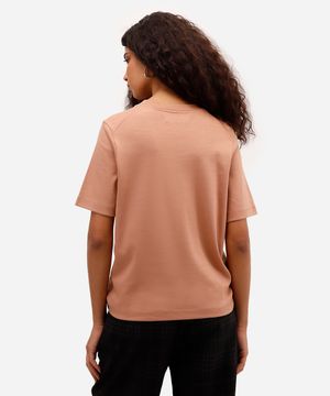 camiseta feminina de algodão peruano oversized com recorte marrom
