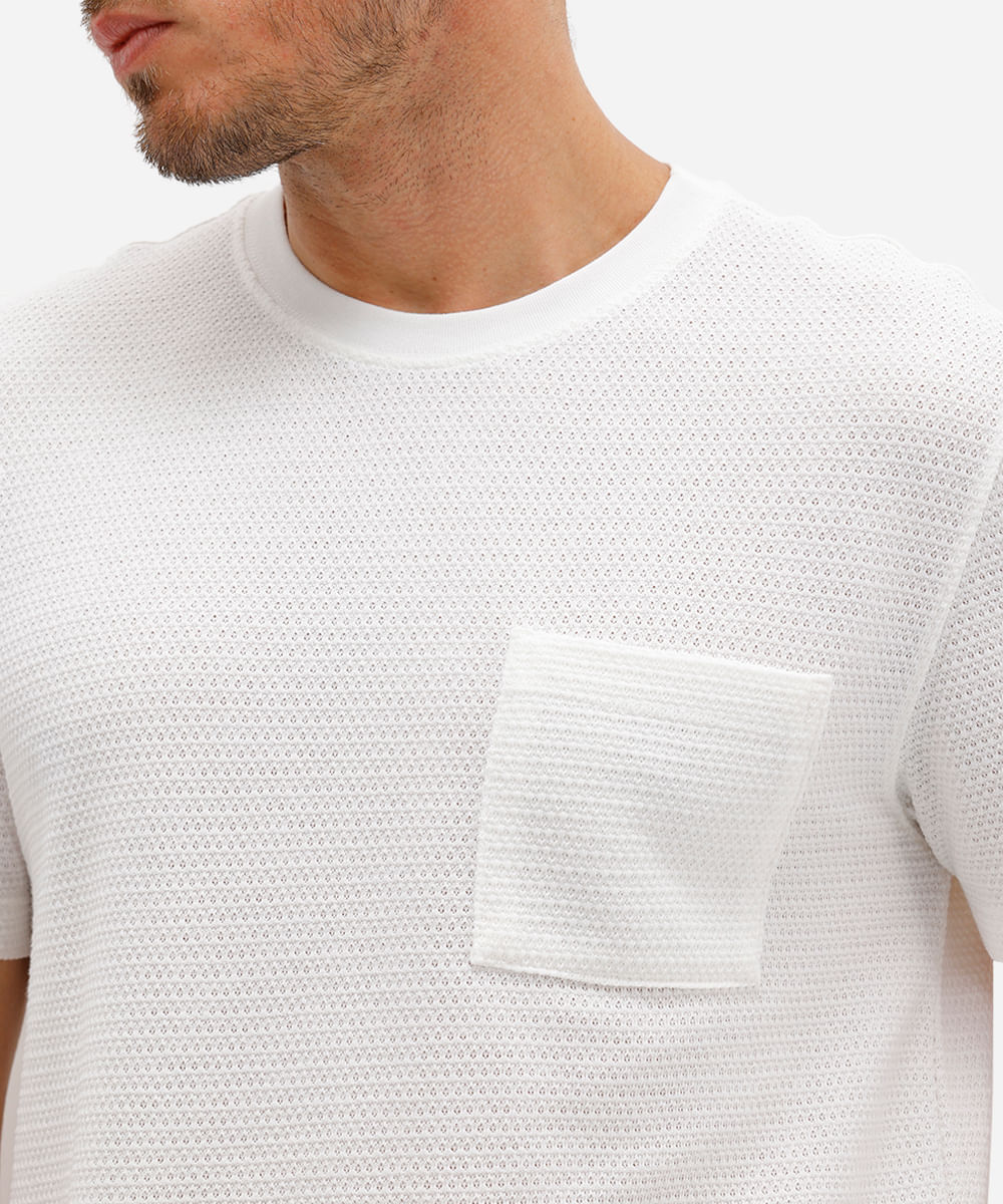 camiseta masculina com bolso texturizada off white