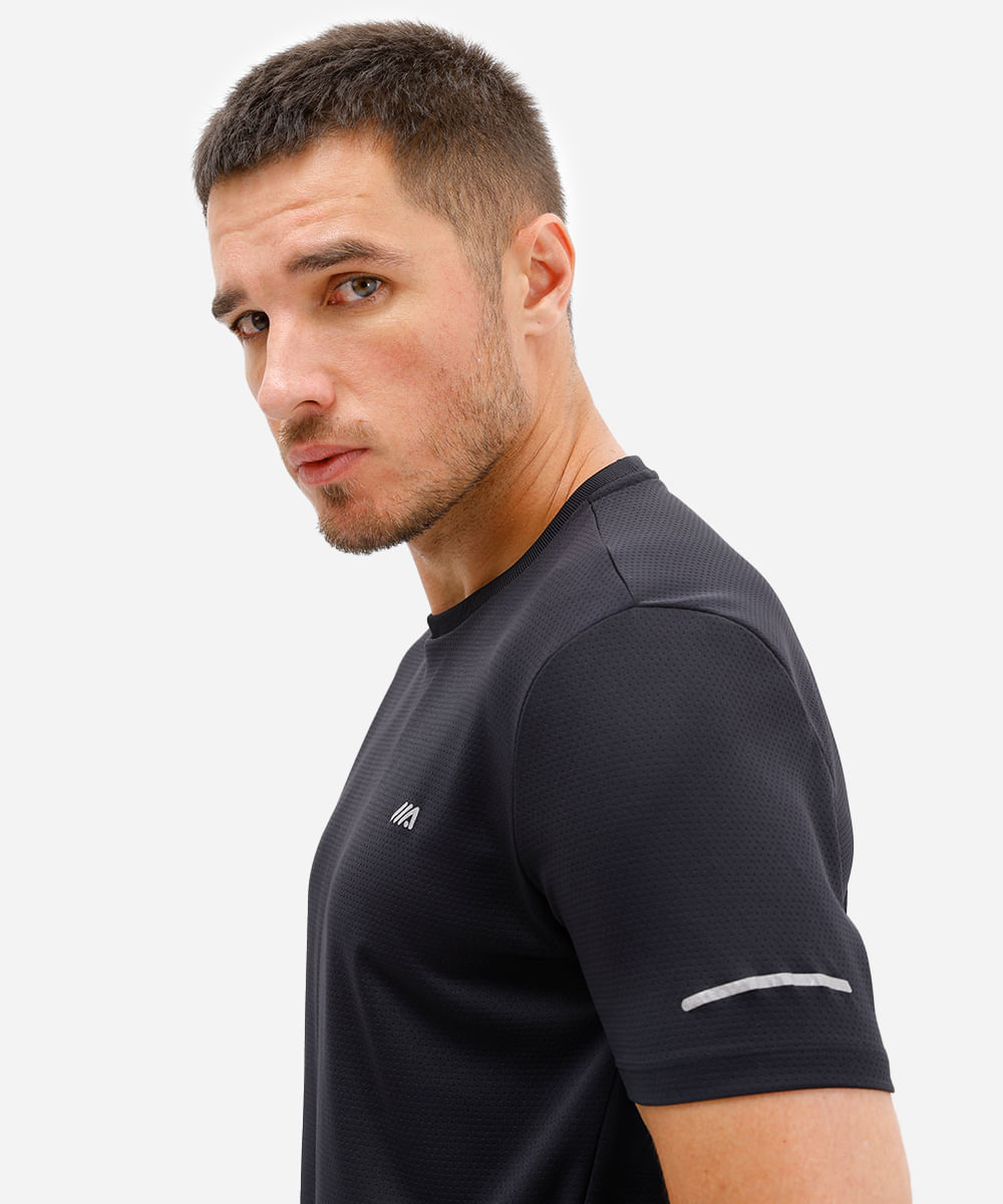 camiseta masculina esportiva preta