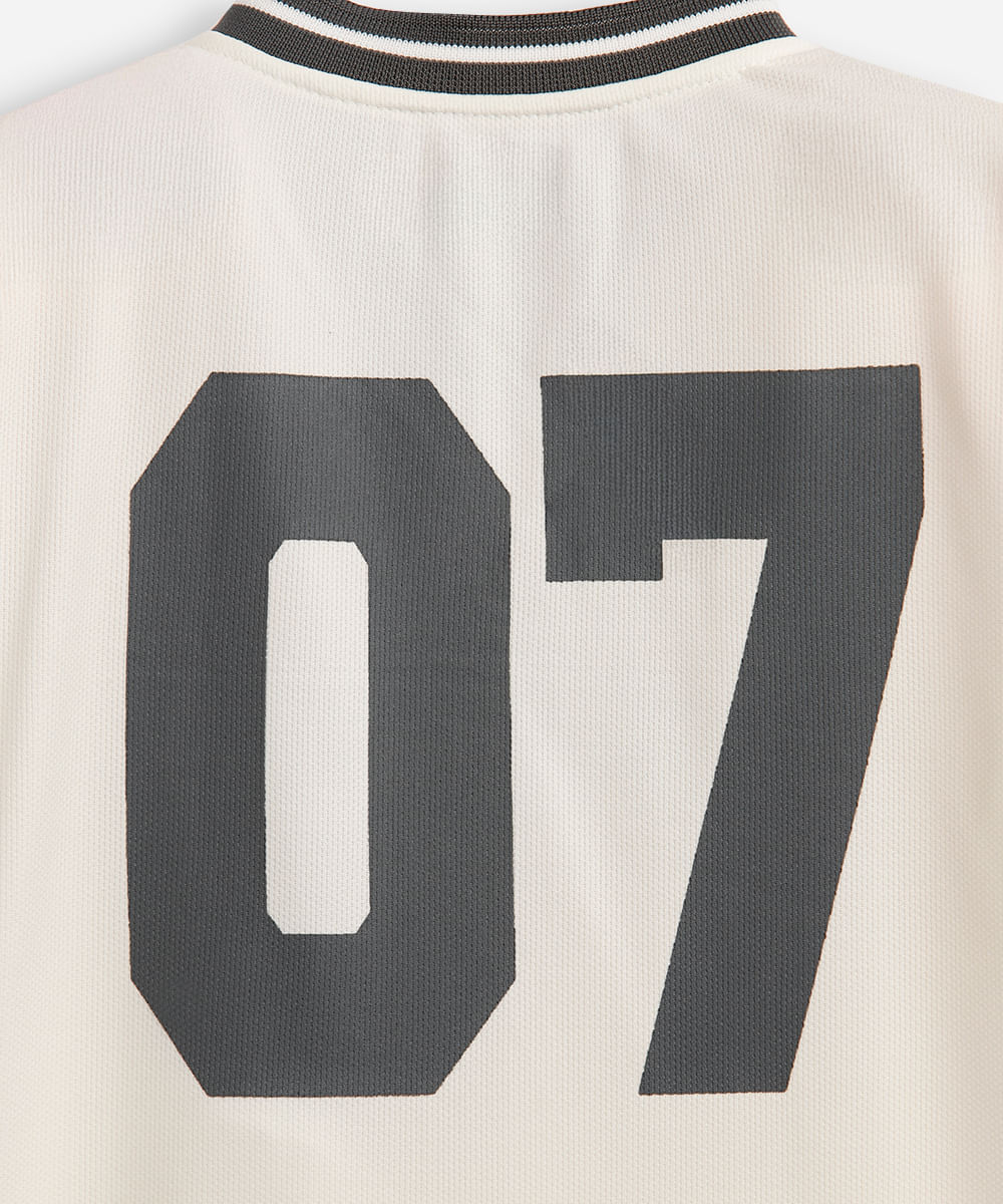 camiseta infantil esportiva com recortes off white