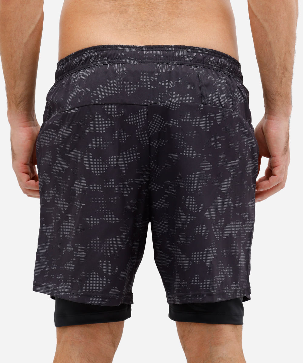short masculino esportivo com compressão camuflado preto