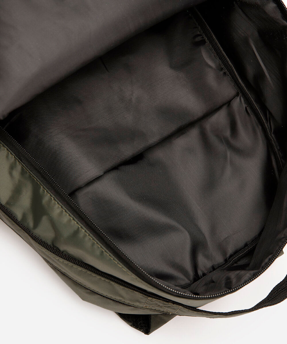 mochila com bolsos esportiva verde