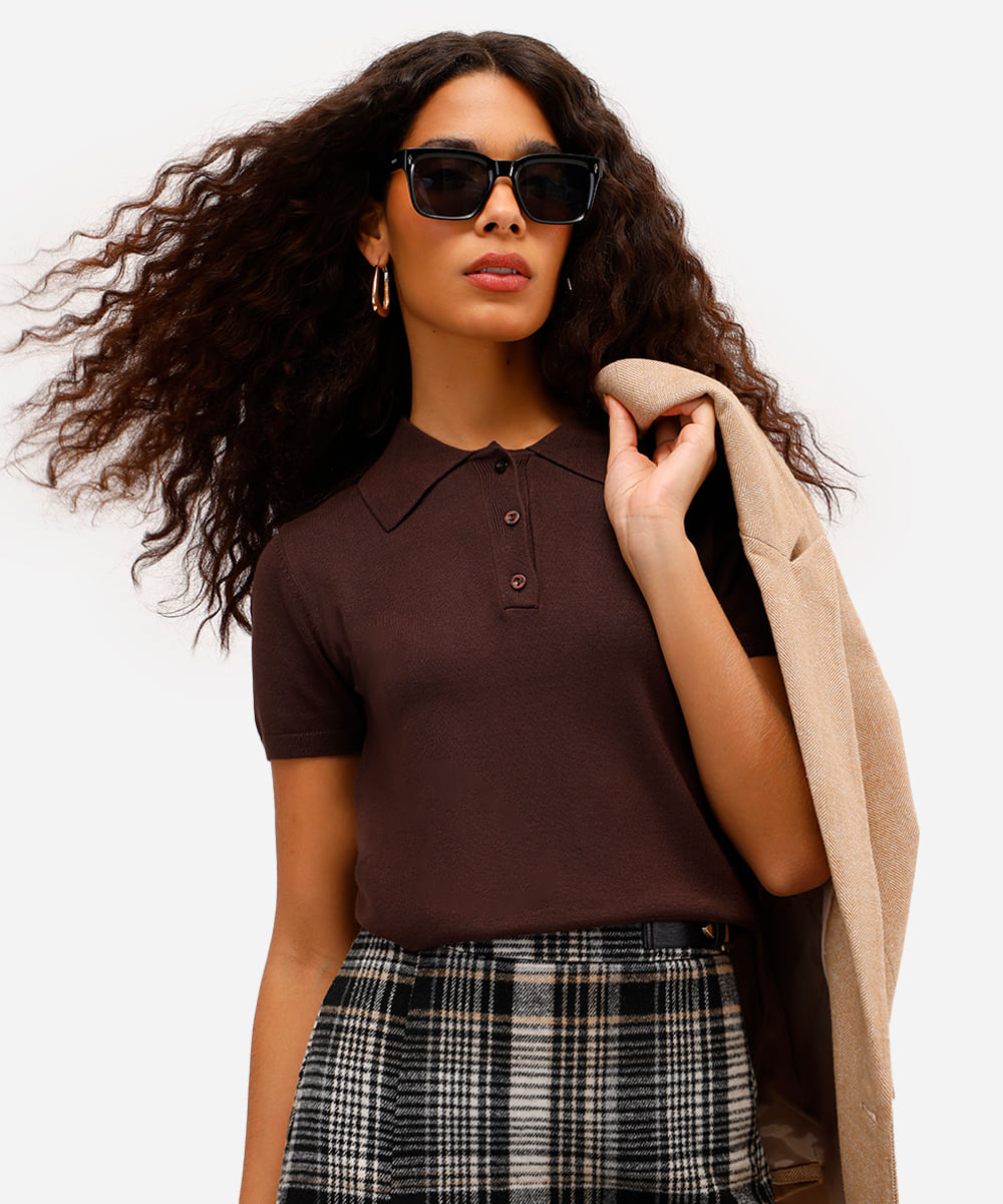 polo feminina de tricot manga curta marrom