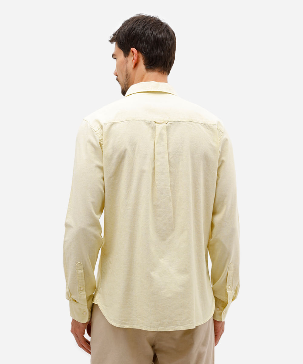 camisa comfort masculina com linho amarela