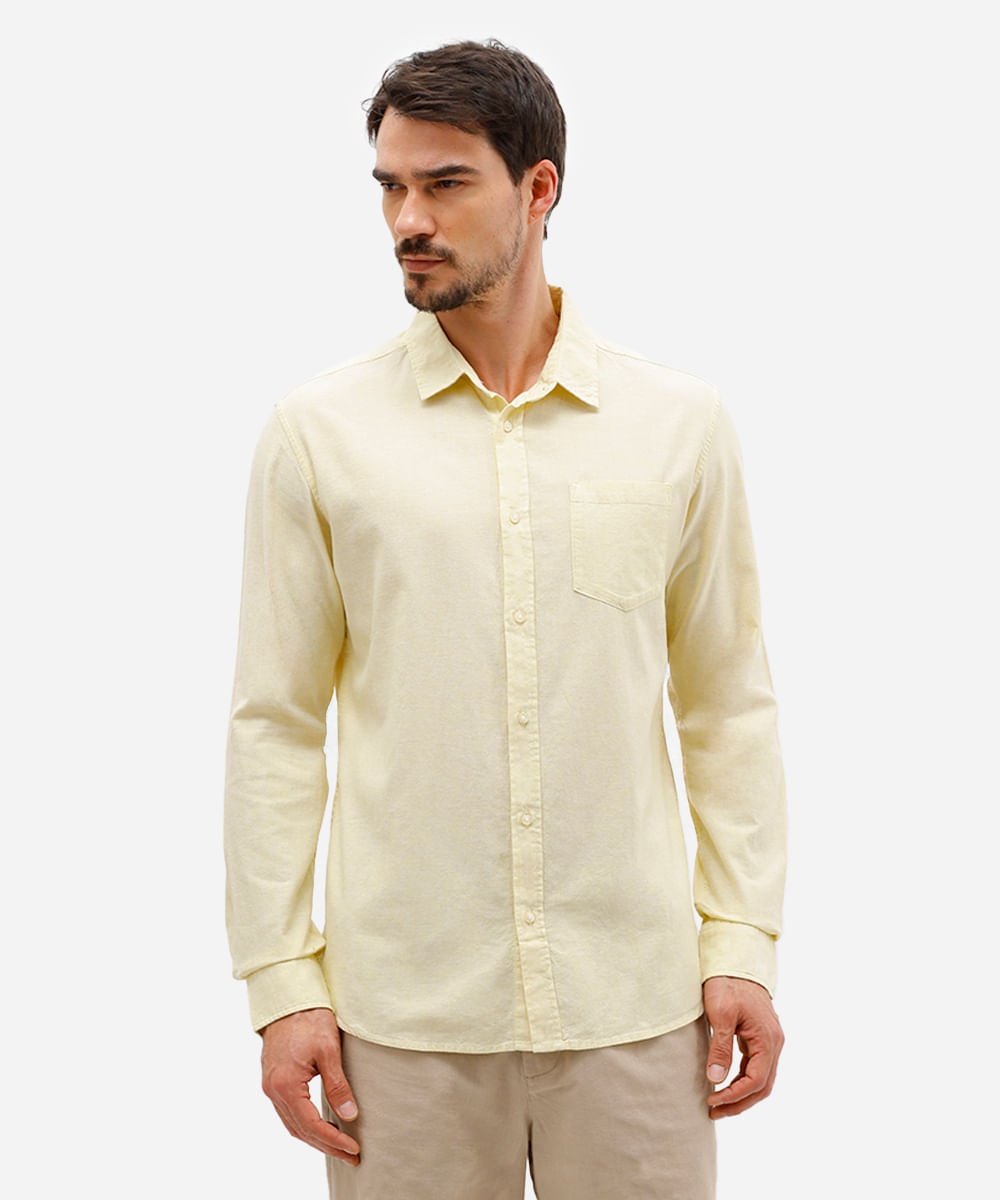 camisa comfort masculina com linho amarela
