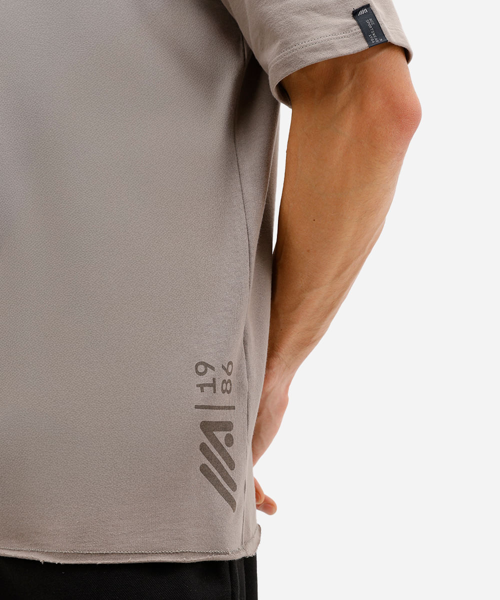 camiseta masculina esportiva ace de moletinho oversized marrom