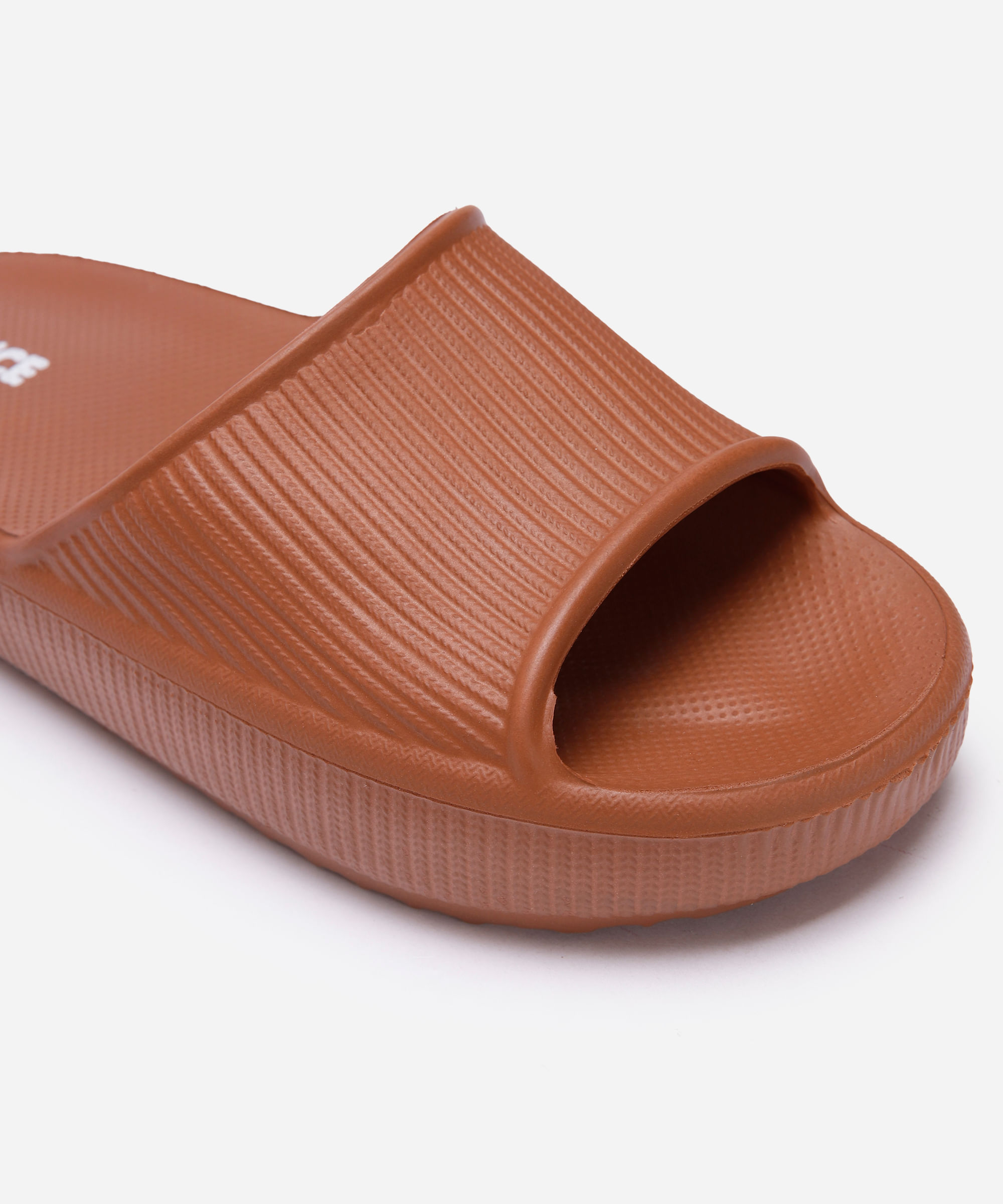 chinelo slide texturizado marrom