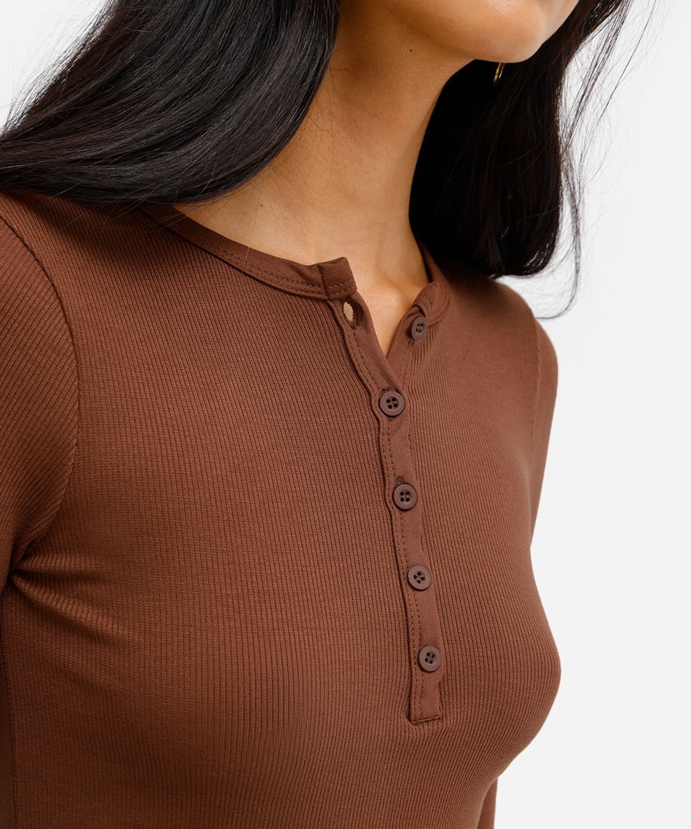 blusa feminina de viscose manga longa canelada marrom