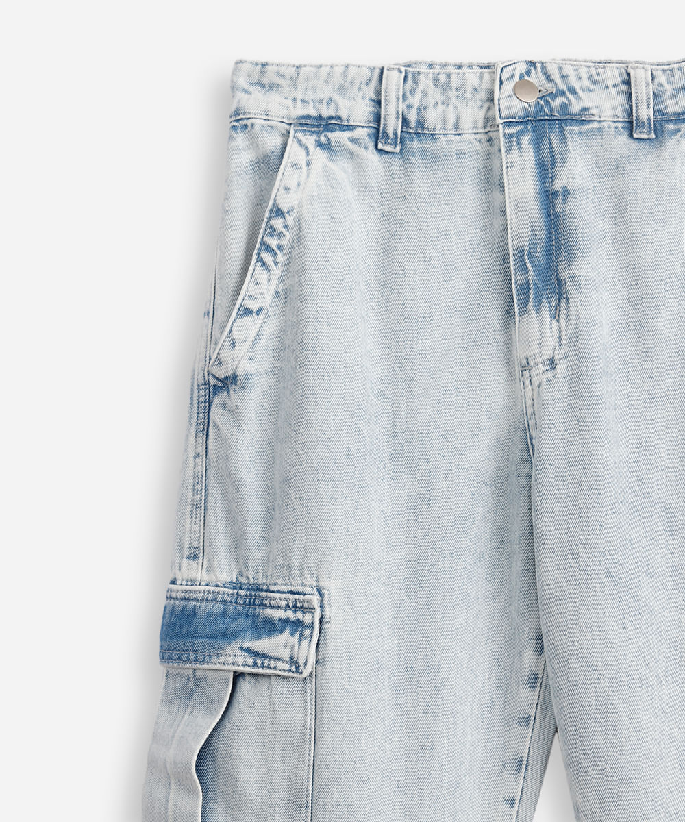 calça jeans wide leg cargo - jeans claro