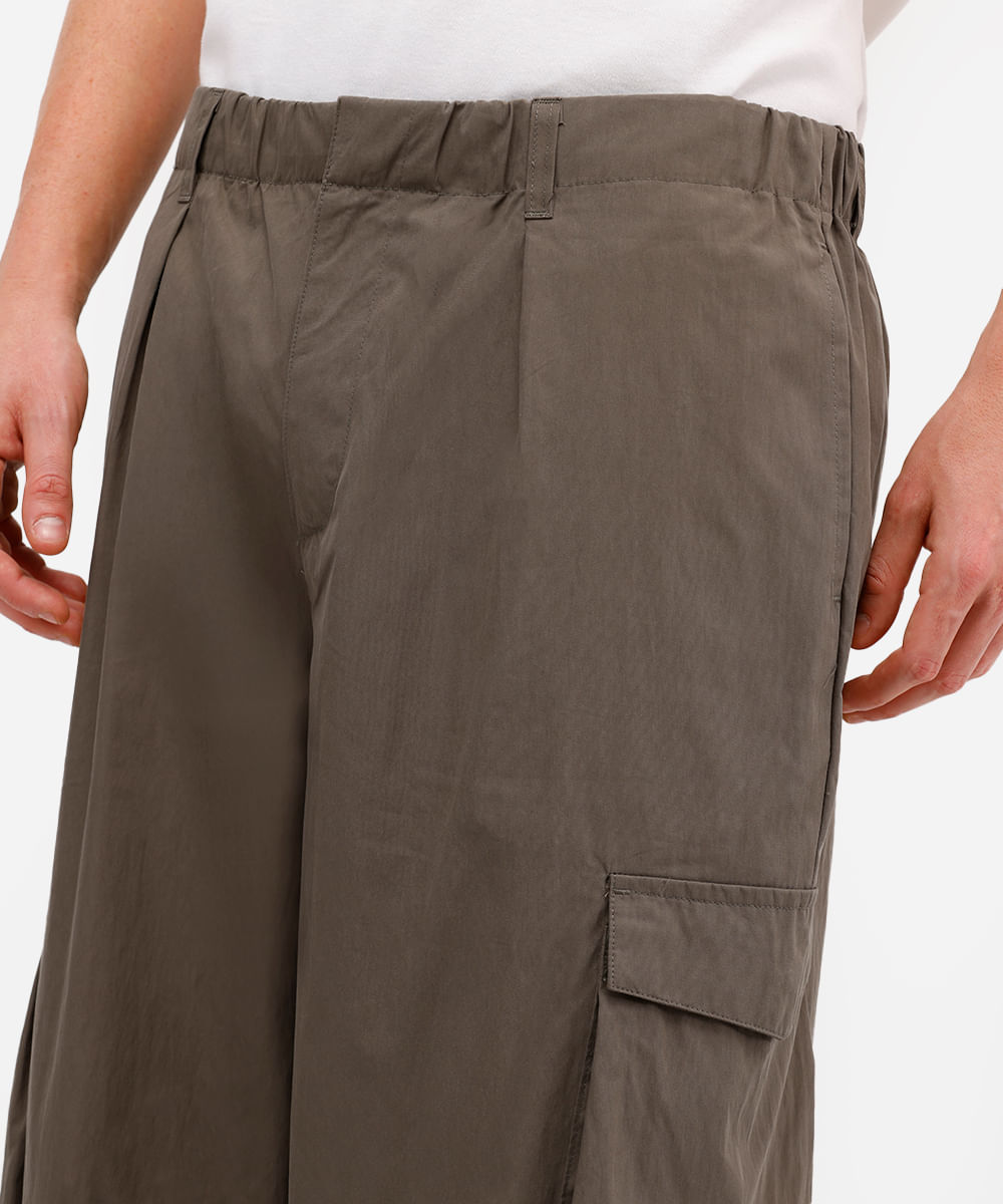 calça parachute masculina com bolsos cargo verde