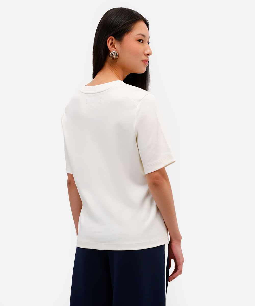 camiseta feminina de algodão peruano oversized com recorte off white