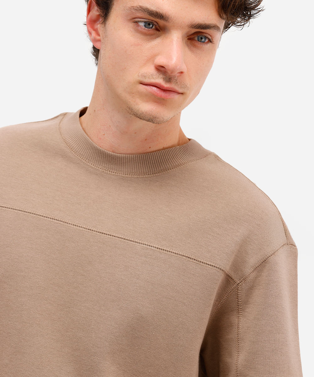 camiseta masculina de algodão com recortes bege