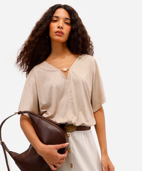blusa feminina de suede decote v com aviamento bege