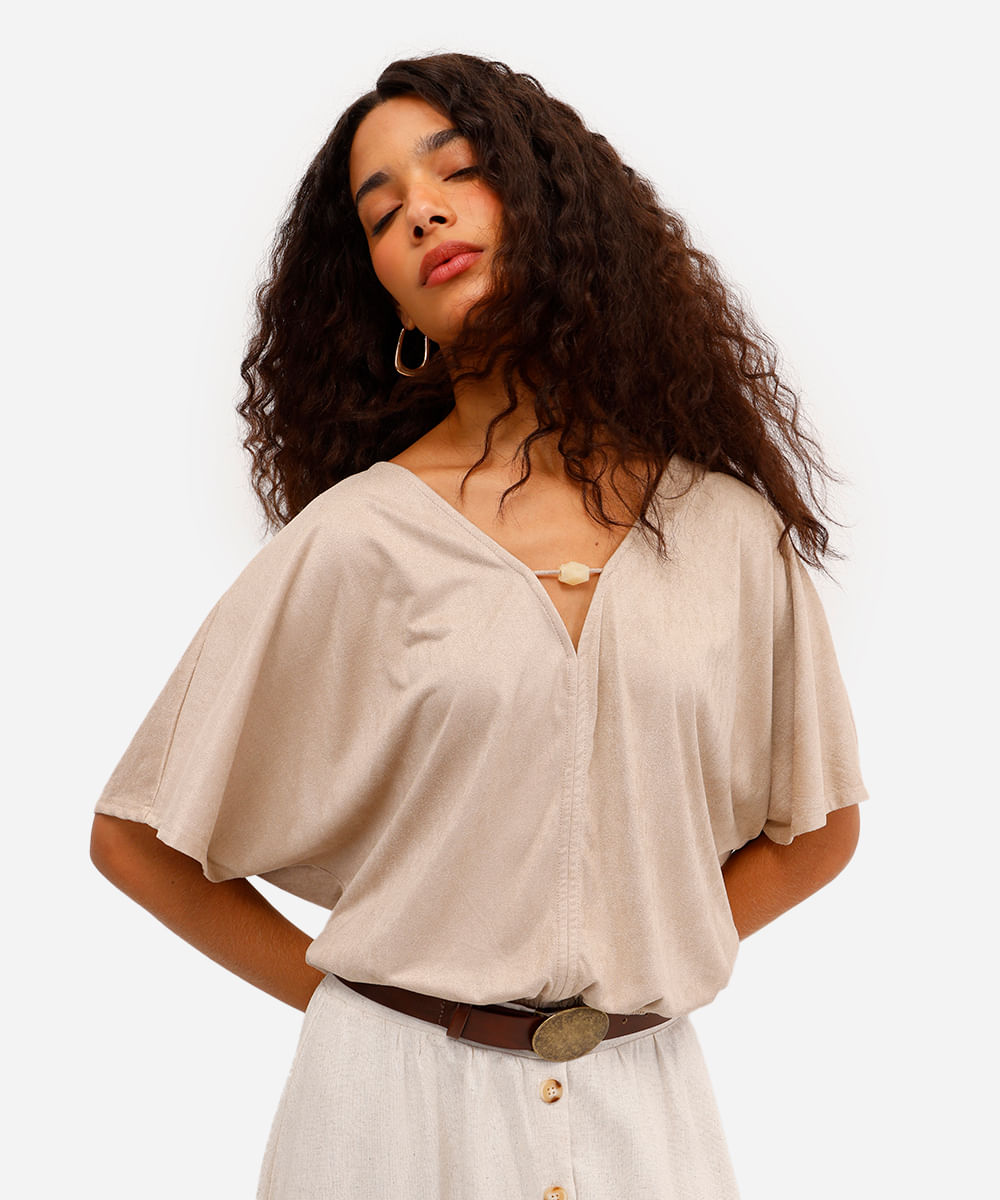 blusa feminina de suede decote v com aviamento bege