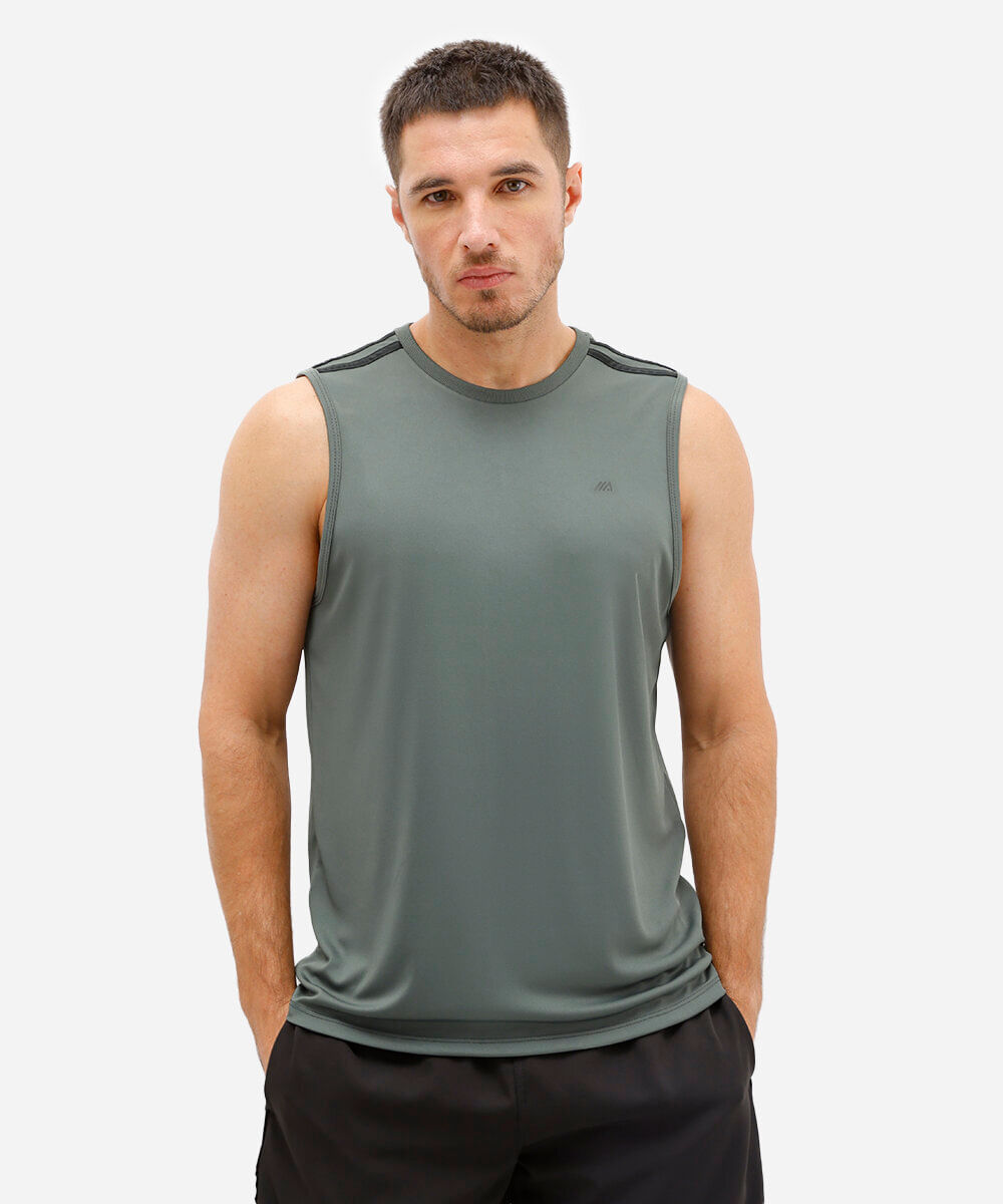 regata esportiva masculina com listras verde
