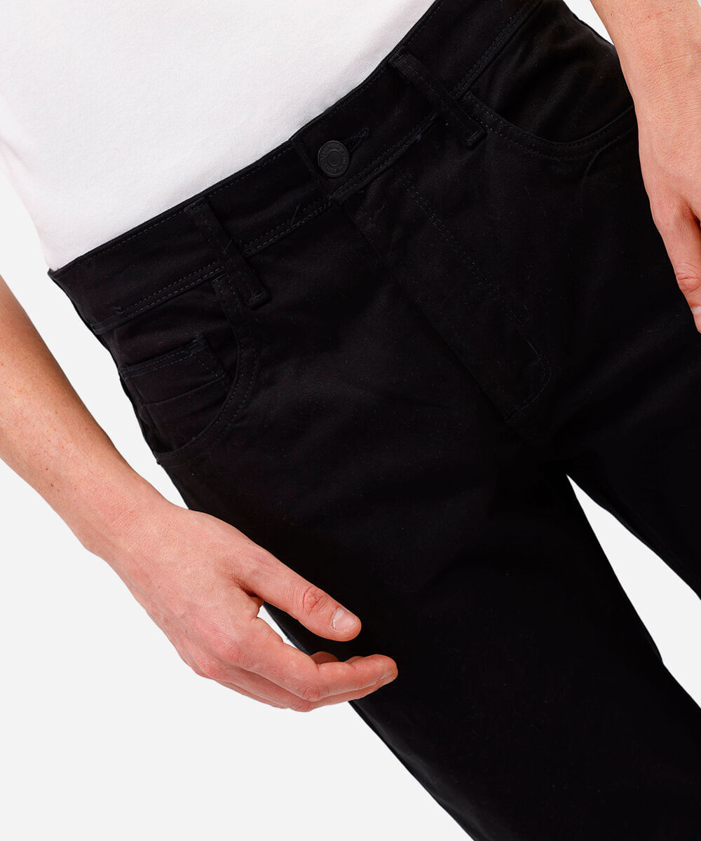 calça reta de sarja comfort preta