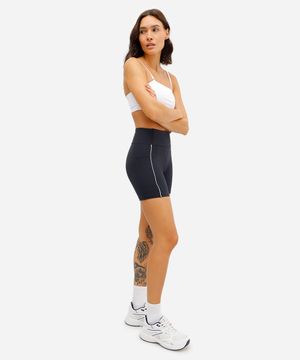 bermuda feminina esportiva ace com nervura preta