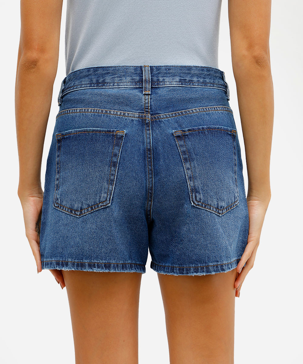 short feminino jeans com bordado floral e brilhos azul