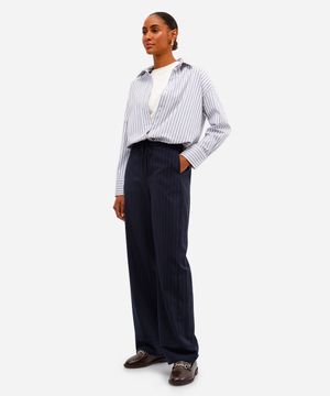 calça de alfaiataria feminina risca de giz azul