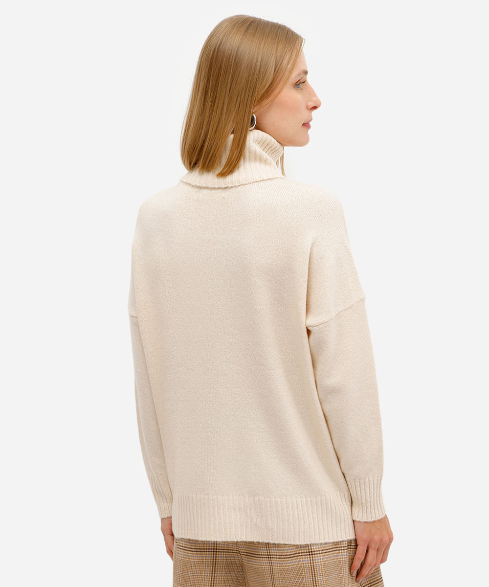 suéter feminino de tricot oversized gola alta bege