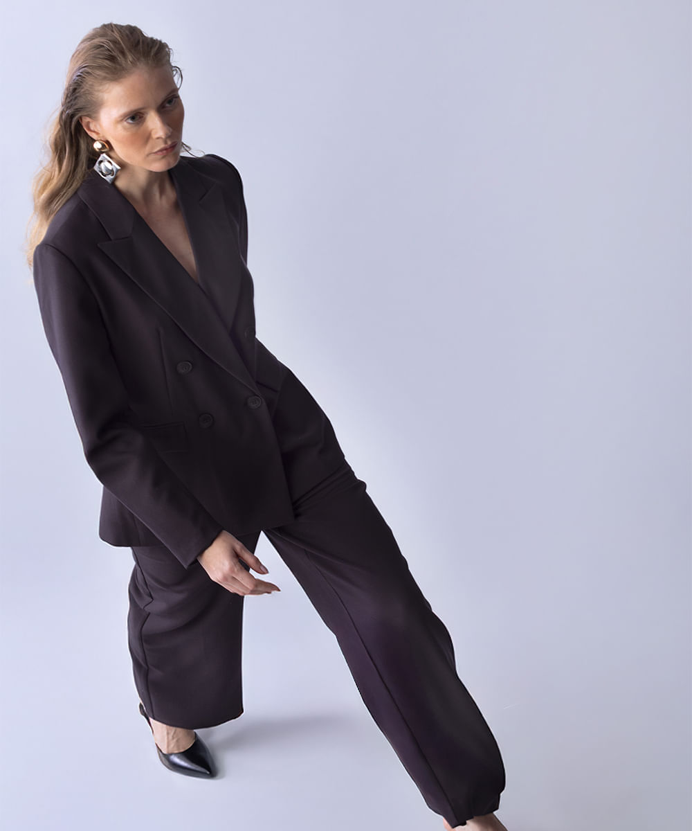 calça reta feminina de alfaiataria mindset marrom