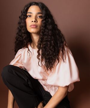 blusa feminina acetinada franzida manga bufante mindset rosa