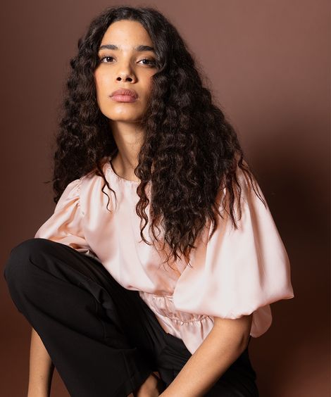 blusa feminina acetinada franzida manga bufante mindset rosa