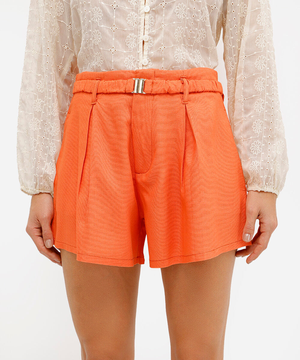 short feminino com linho e cinto laranja