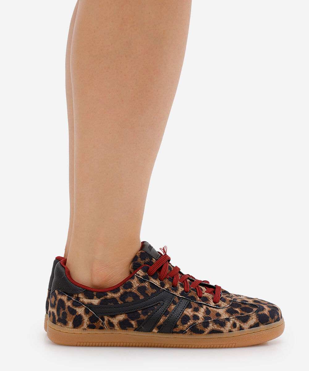 tênis bossa com recortes animal print colorido