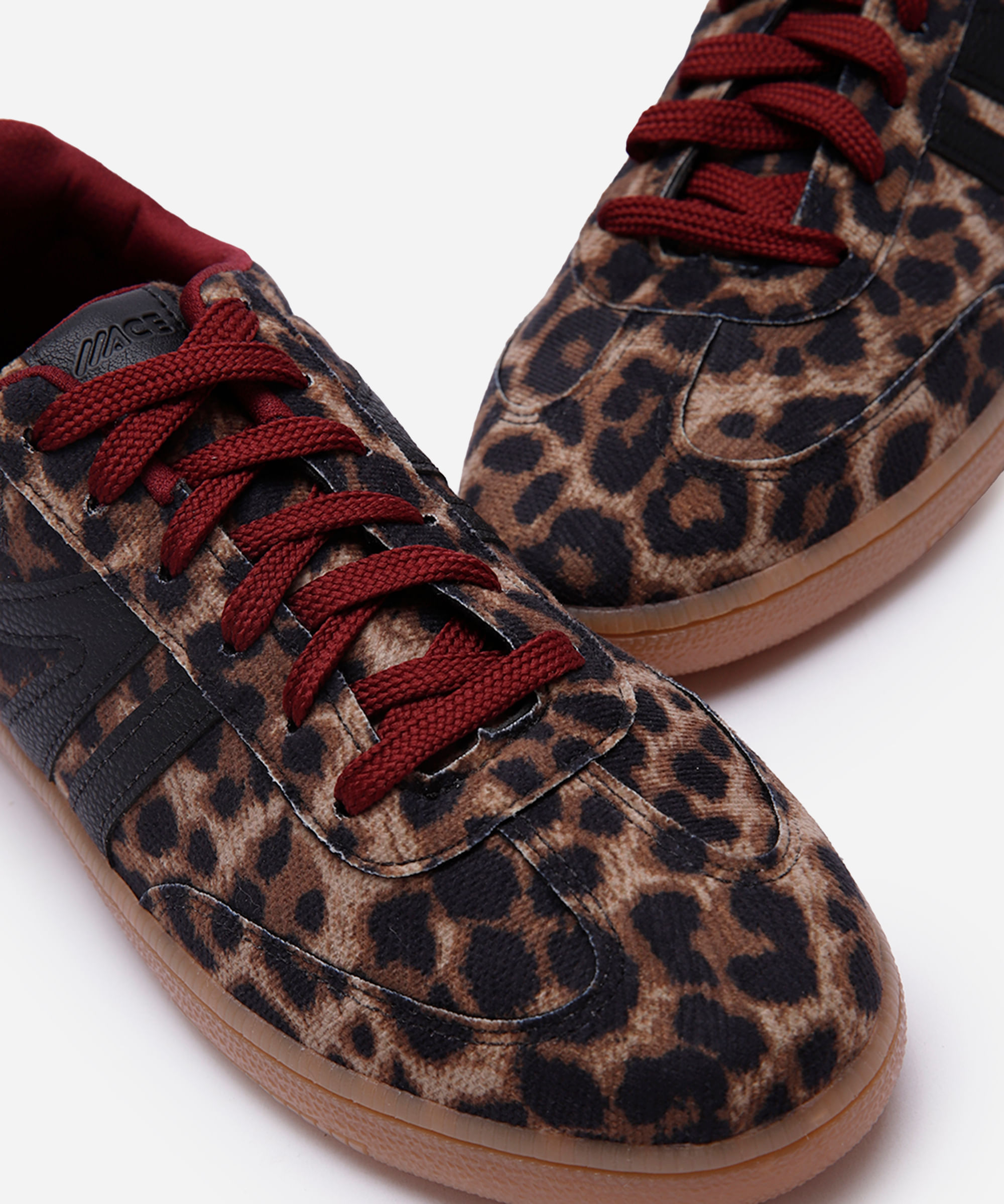 tênis bossa com recortes animal print colorido