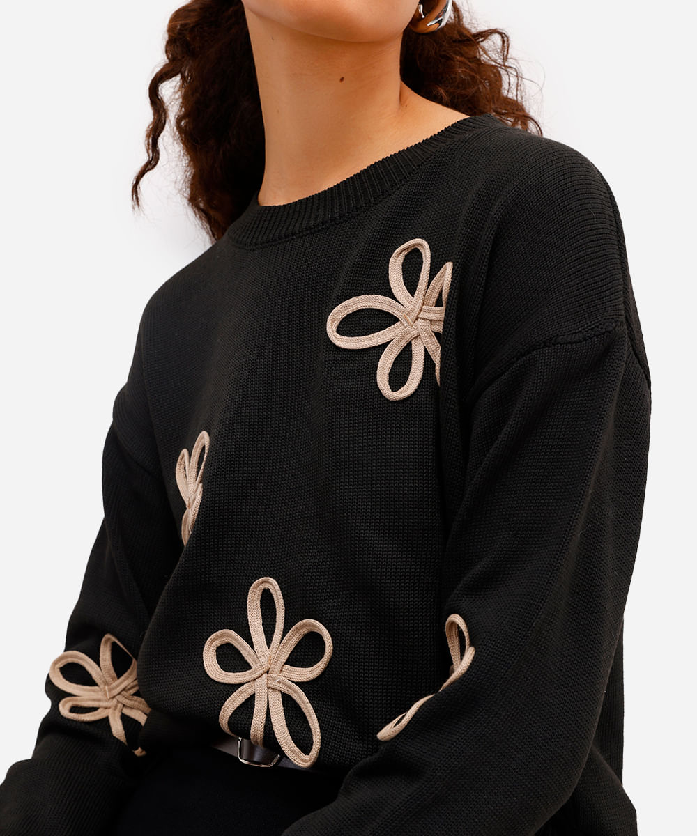 suéter feminino de tricot com bordado floral preto