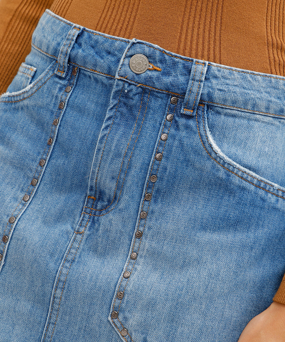 minissaia feminina jeans com tachas azul