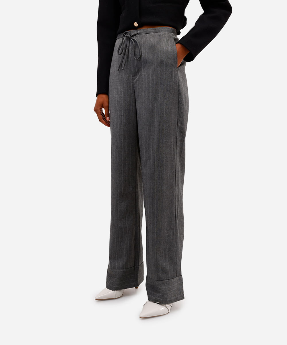 calça de alfaiataria feminina risca de giz cinza