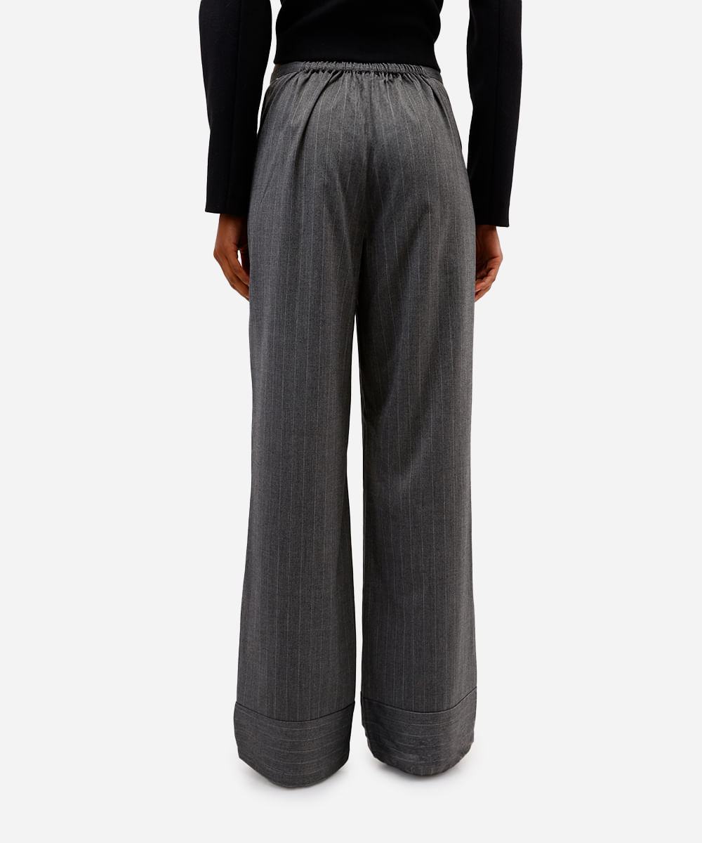 calça de alfaiataria feminina risca de giz cinza